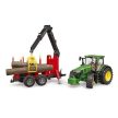 Bruder John Deere 7R 350 traktor s lesníckym prívesom a 4 kmene - KP HRAČKA