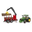 Bruder John Deere 7R 350 traktor s lesníckym prívesom a 4 kmene - KP HRAČKA