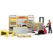 Bruder DHL pobočka s paletovým vozíkom a prepravným boxom - KP HRAČKA
